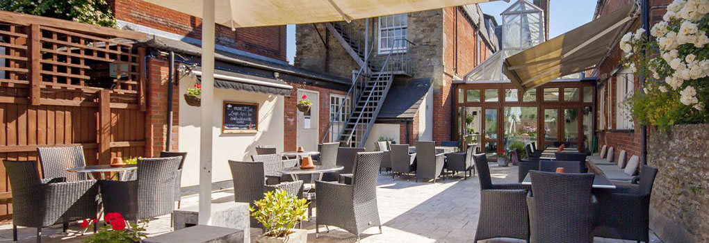 Highworth Hotel, one of our favourite local pub gardens